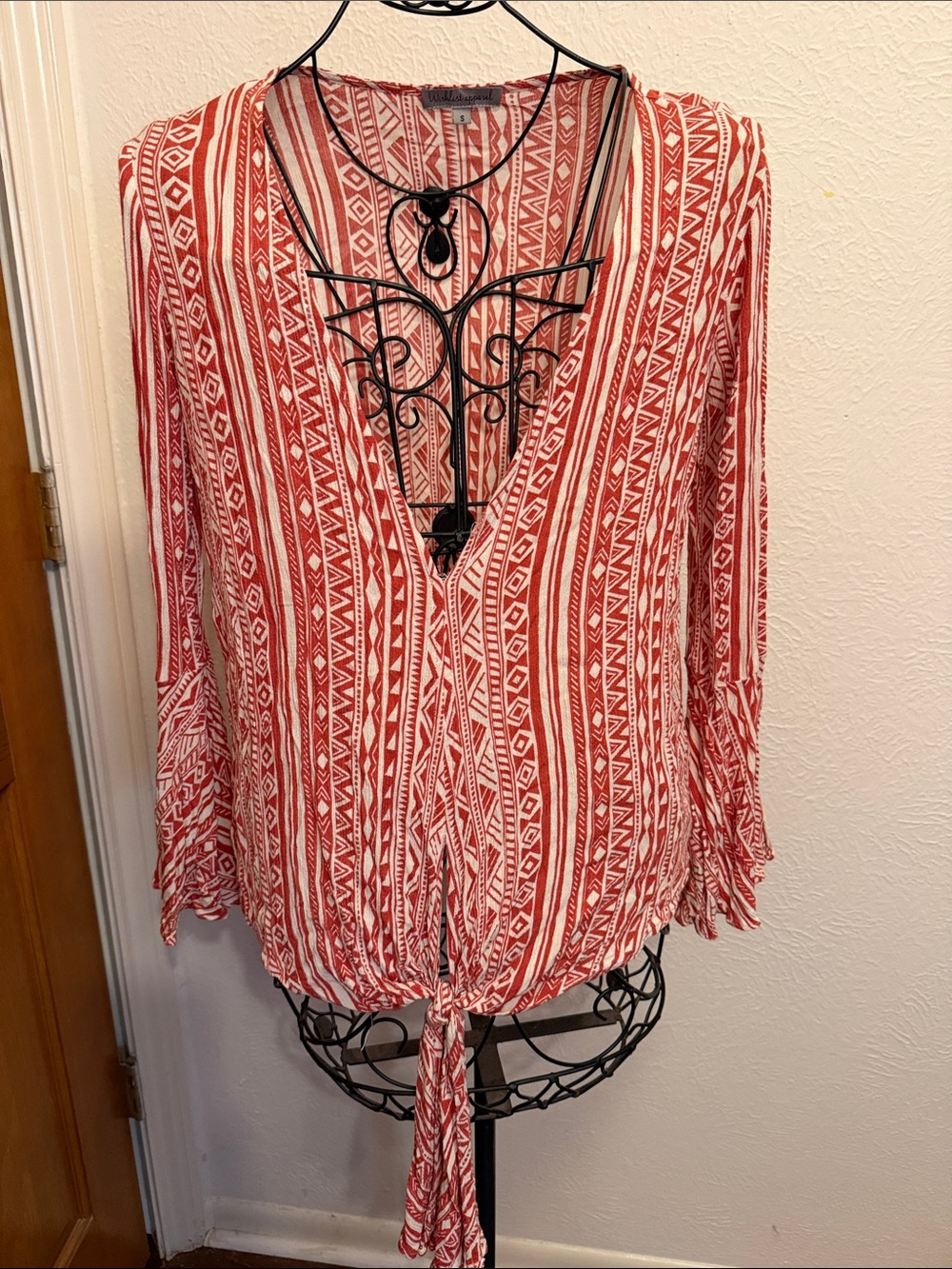 🔻🔻🔻3 for 12$🔻🔻🔻Red & White Tie-Front V-Neck Blouse with Tribal Stripe-Small